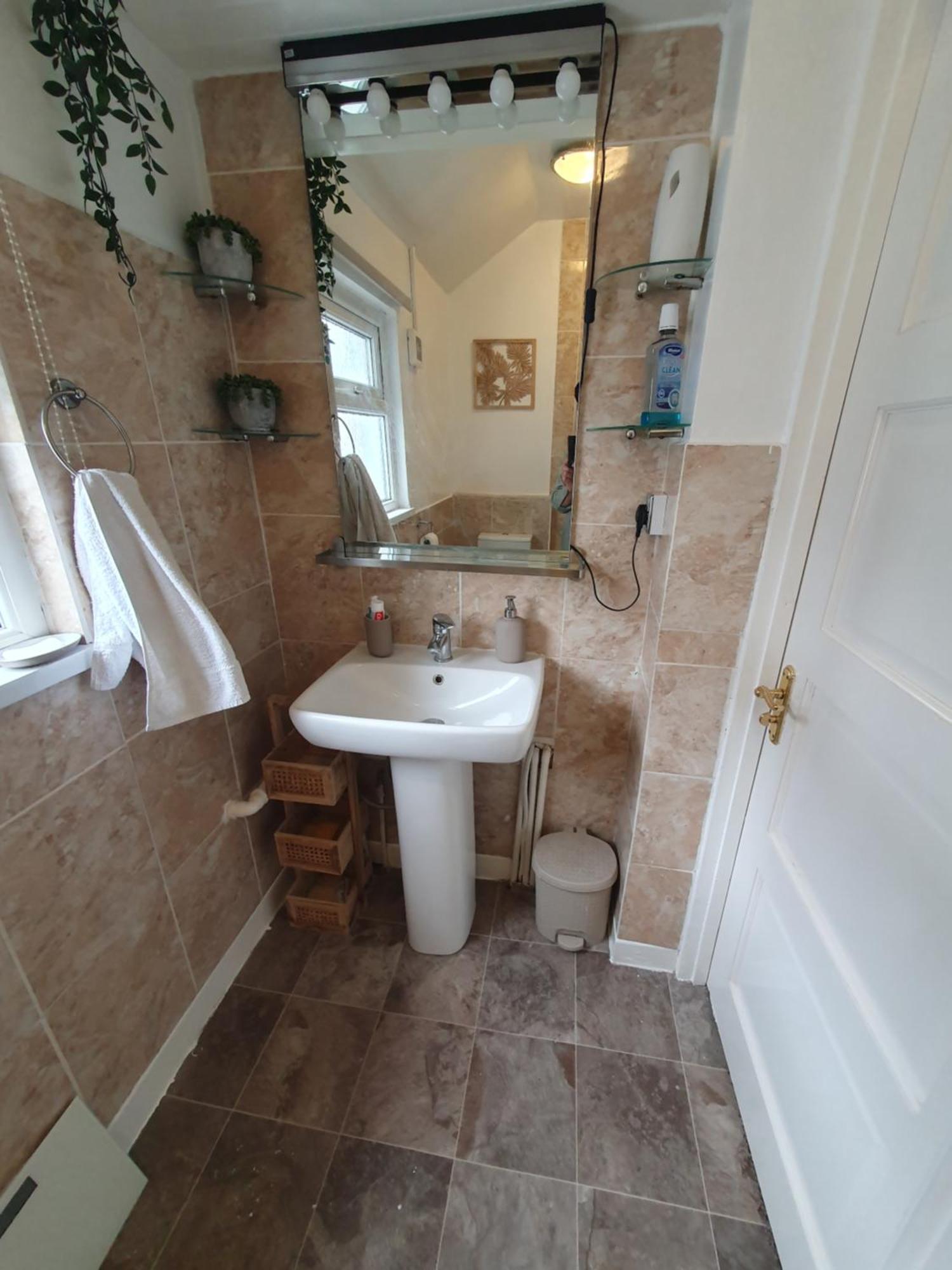 Private Luxury Double Room In Cardiff Exterior foto